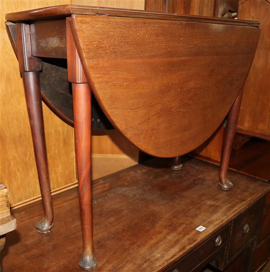 Georgian mahogany drop leaf table(-)